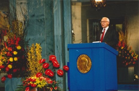 Joseph Rotblat delivering his Nobel Peace Prize lecture