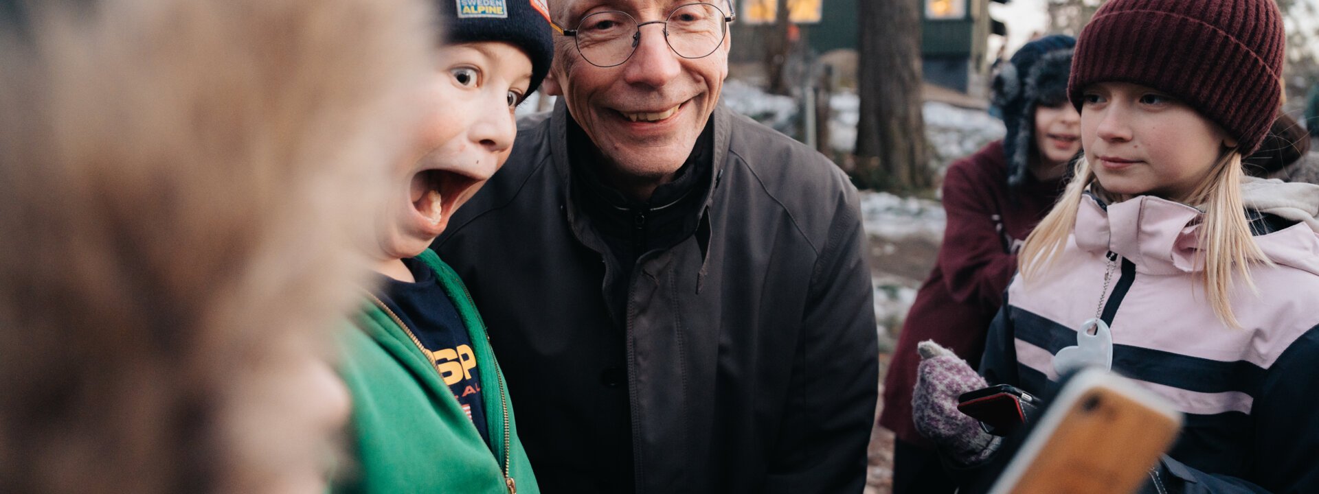 A child taking a selfie of him and Svante Pääbo.