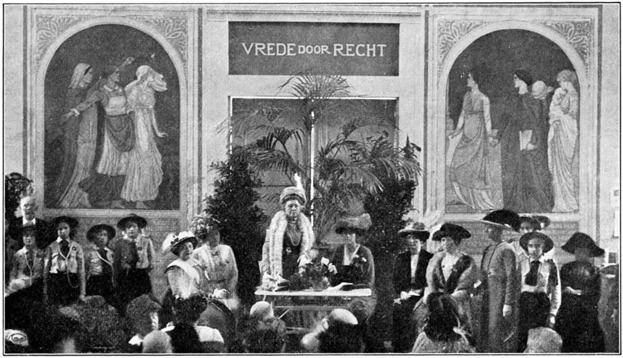 Bertha von Suttner giving a lecture, 1913