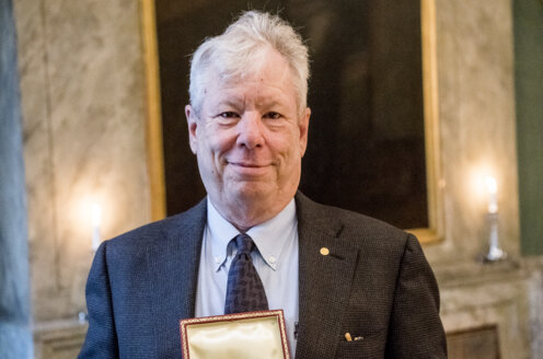 Richard H. Thaler showing his medal