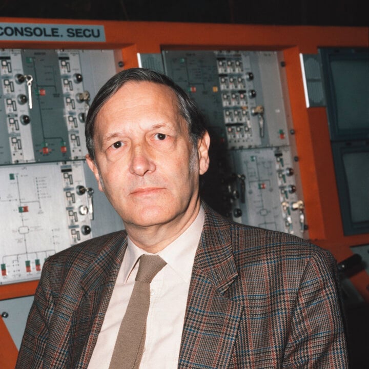 A portrait of Simon van der Meer