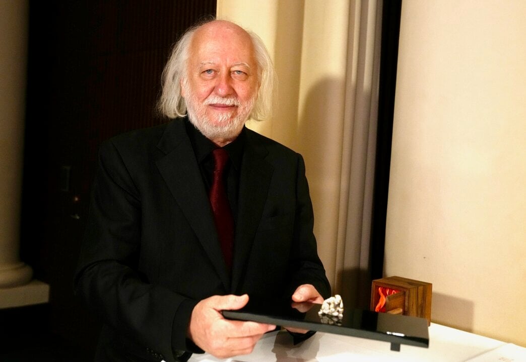 László Krasznahorkai donated a Netsuke