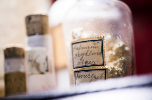 George de Hevesy Salts of hafnium (2)