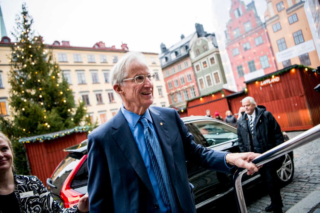 A man arriving to a museum