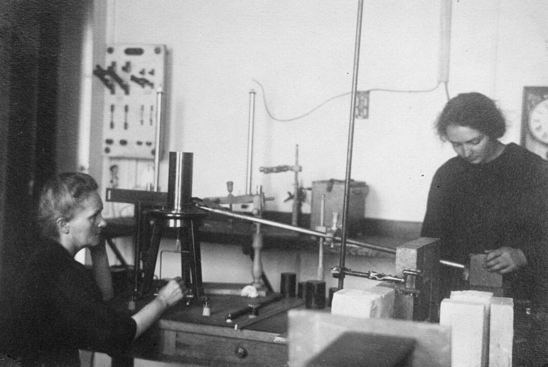Two women in a laboratory