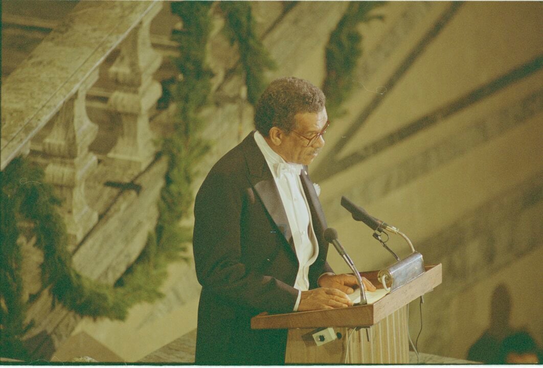 Derek Walcott delivering his banquet speech