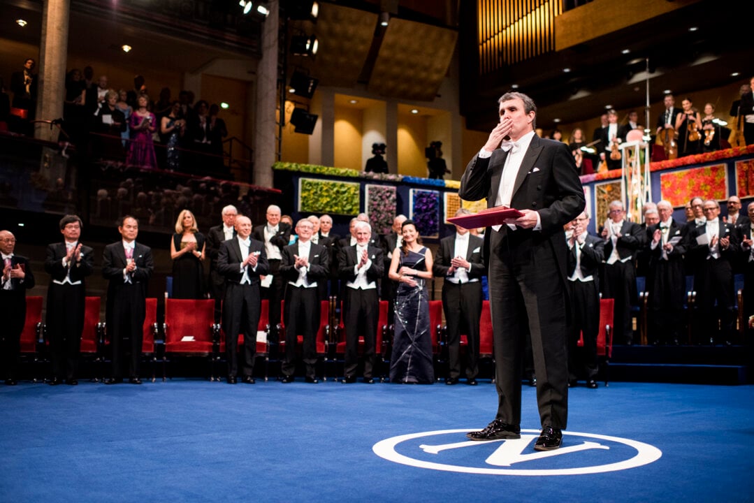 Eric Betzig blew a kiss at the Nobel Prize Award Ceremony at the Stockholm Concert Hall, 10 December 2014.
