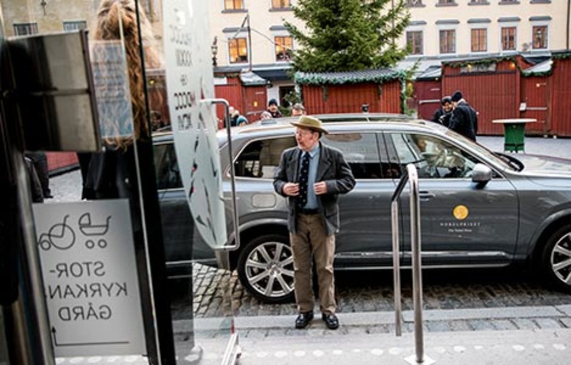 Jeffrey C. Hall arrives at the Nobel Museum