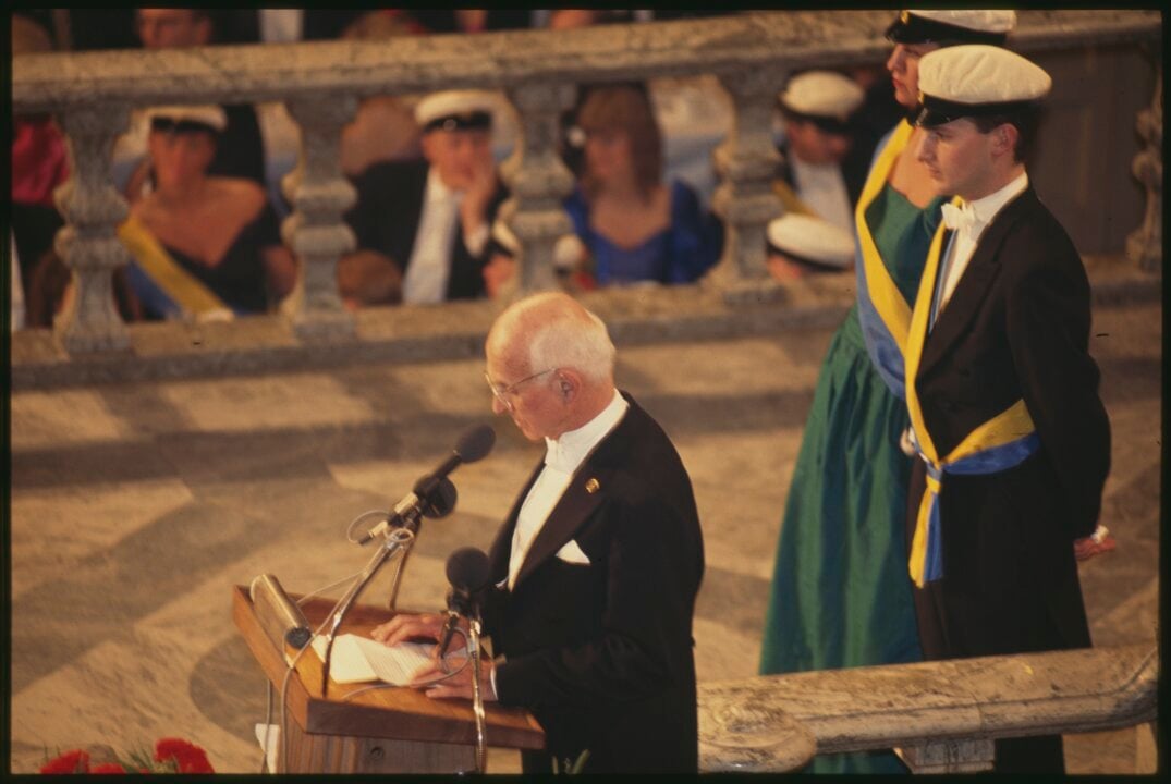 Joseph E. Murray delivering his banquet speech