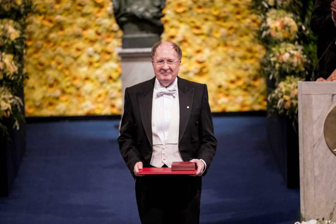 Sir Gregory P. Winter at award ceremony