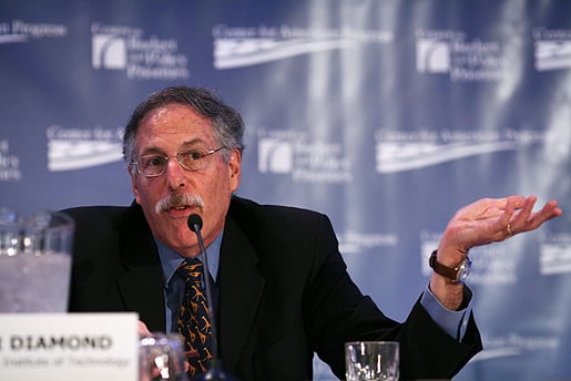 Professor Peter Diamond lecturing