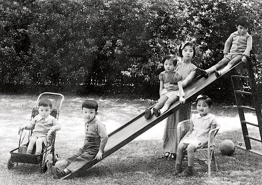 Charles Kao in 1942, with his younger brother and cousins