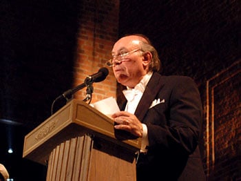 Patrick Modiano delivering his banquet speech.