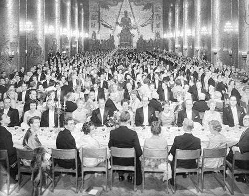 Nobel Banquet at the Golden Hall of the Stockholm City Hall on 10 December 1958. Photo: Brendler & Ãkerberg. Public domain via Wikimedia Commons.