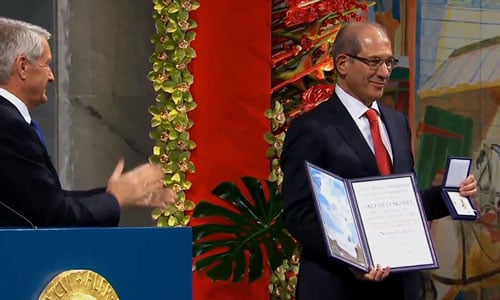 Ahmet Üzümcü, Director-General of OPCW receiving the Nobel Prize medal and diploma for the Organisation for the Prohibition of Chemical Weapons