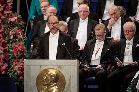 Professor Per Strömberg delivering the Presentation Speech for the Sveriges Riksbank Prize in Economic Sciences in Memory of Alfred Nobel