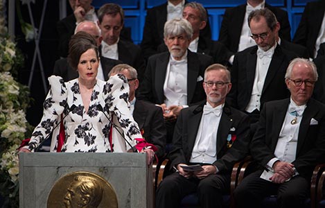 Professor Sara Danius presenterar Nobelpriset i litteratur 2017.