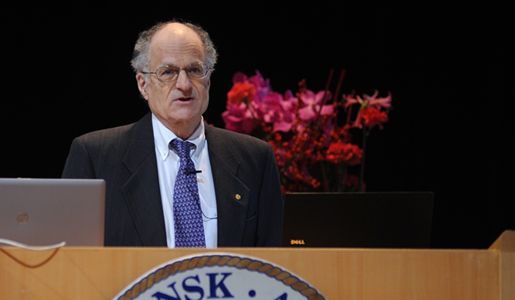 Thomas J. Sargent delivering his Prize Lecture