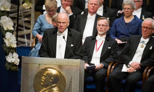 Professor Lars Brink delivering the Presentation Speech