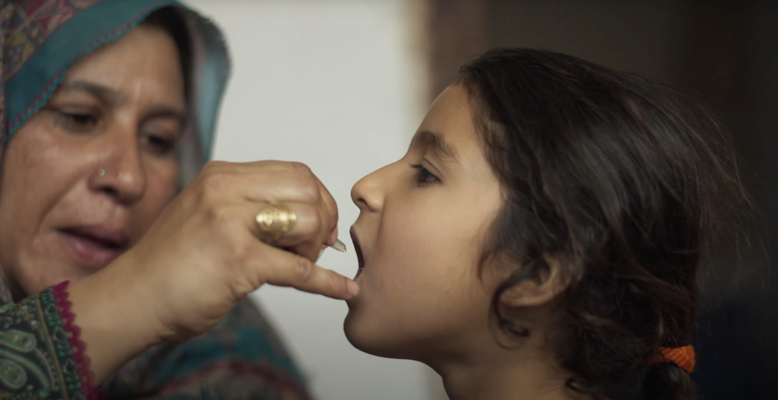 Child getting polio drops